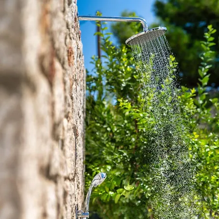 Costazia Willa Kalithies